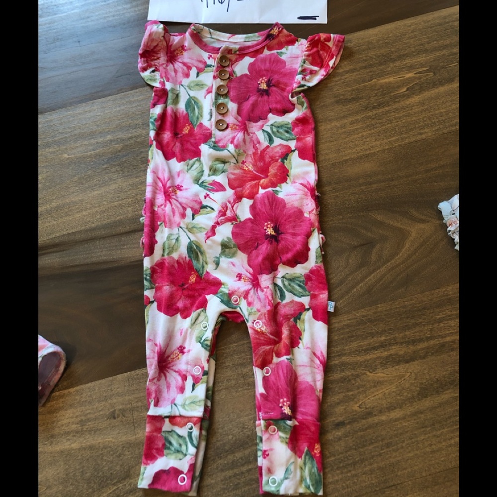 🌺 Posh Peanut Maui romper 6-9m 🌺